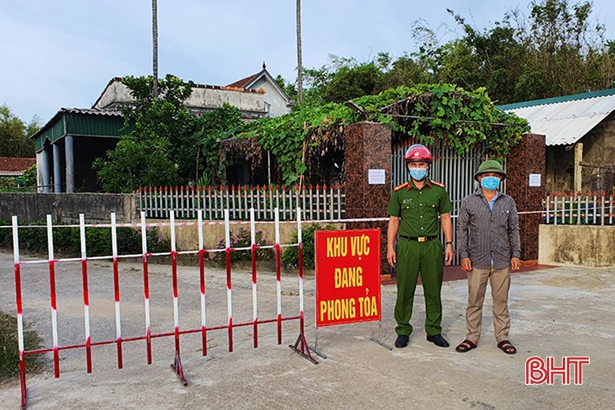 Hà Tĩnh: Phong tỏa 3 thôn, lập 12 chốt kiểm soát liên quan ca bệnh cộng đồng